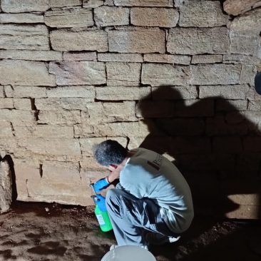 Parco archeologico di Baratti e Populonia - attività di restauro all'interno della Tomba dei Carri nella Necropoli di San Cerbone