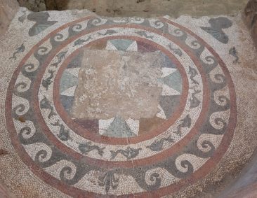 Aperti per restauro all’Acropoli di Populonia: anteprima del Mosaico dei Neri